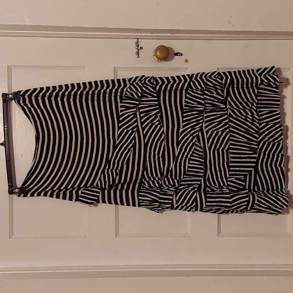 Womens ruffled skirt